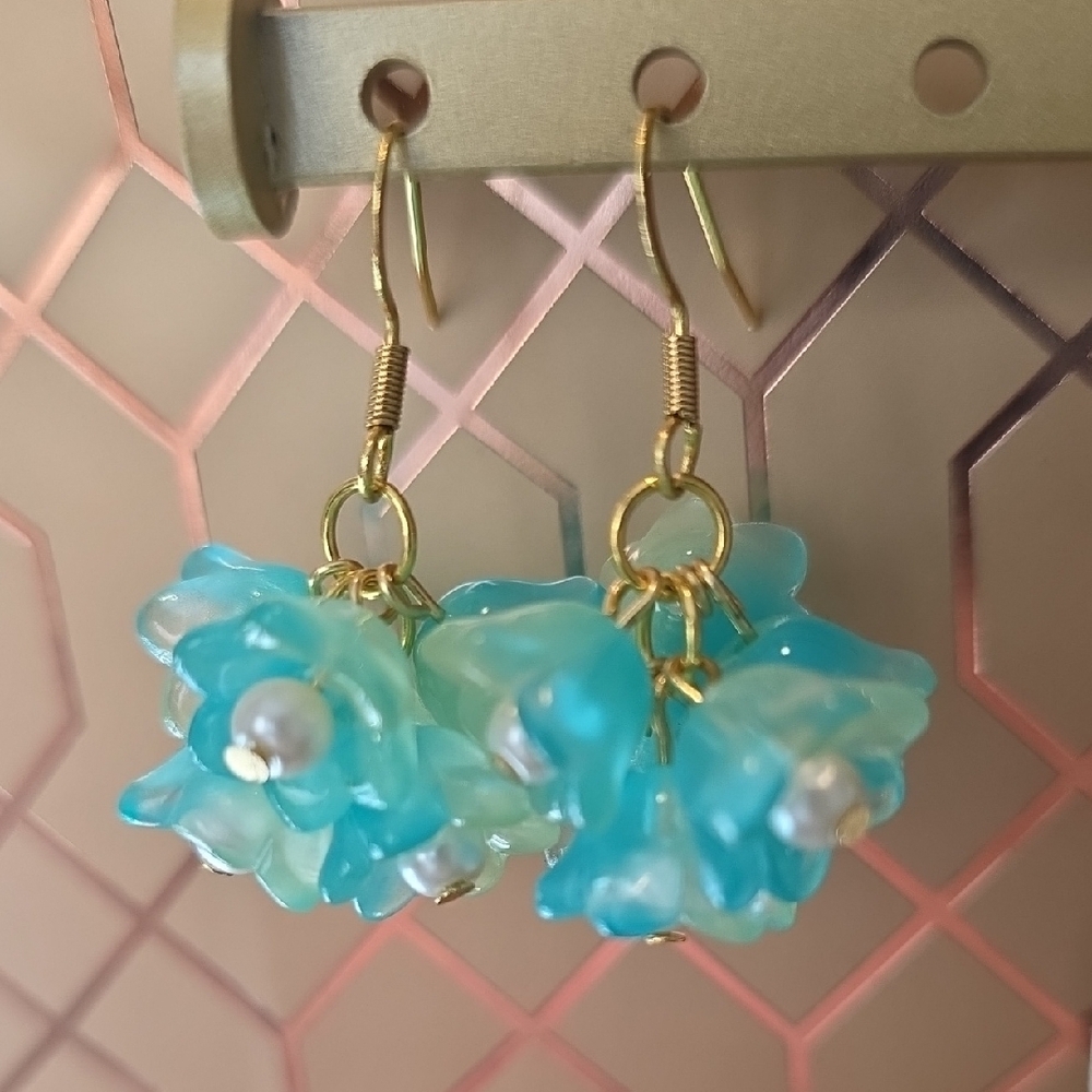 Handmade Flower Earring - Picture 3 of 3